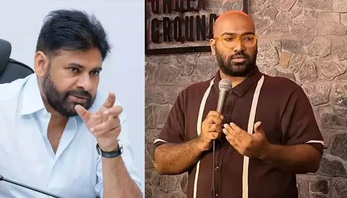 కామెడీ షోలో సెటైర్లు.. పవన్ కల్యాణ్ ఫ్యాన్స్ ఆగ్రహం: వేదికపై నుంచి కమెడియన్ అనుదీప్ పరార్! కామెడీ షోలో సెటైర్లు.. పవన్ కల్యాణ్ ఫ్యాన్స్ ఆగ్రహం: వేదికపై నుంచి కమెడియన్ అనుదీప్ పరార్!