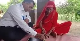 అక్షరాలు నేర్పిన మనవడు.. 87 ఏళ్ల వయసులో పరీక్ష రాసిన ముసలవ్వ అక్షరాలు నేర్పిన మనవడు.. 87 ఏళ్ల వయసులో పరీక్ష రాసిన ముసలవ్వ