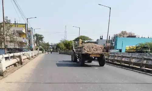 మంథనిలో ఆగని అక్రమ మట్టి దందా..!