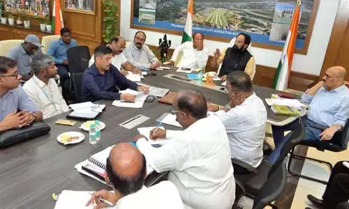 కాళేశ్వరం బ్యారేజీల పునరుద్ధరణపై మంత్రి ఉత్తమ్ కీలక ఆదేశాలు!