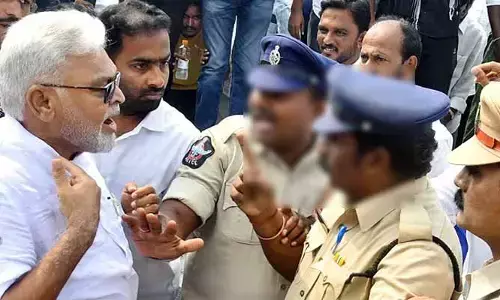 మఫ్టీలో వచ్చి ఎత్తుకెళ్తున్నారు: పోలీసులపై అంబటి సంచలన ఆరోపణలు