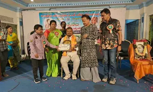 దళితుల సంక్షేమం కోసం పనిచేసిన మల్లెపోగు శ్రీనివాస్ కు అవార్డు