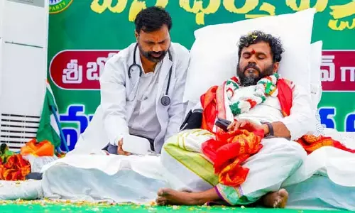 రెండో రోజుకు బీసీ ధర్మ దీక్ష.. క్షీణిస్తున్న రామచంద్రయాదవ్ ఆరోగ్యం