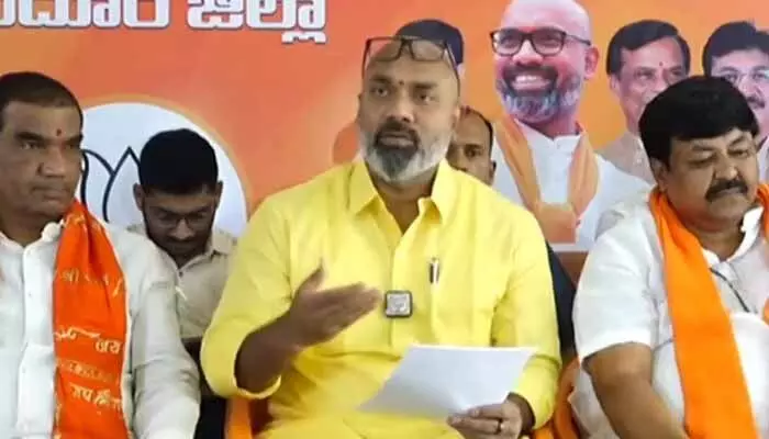 2029 ఎన్నికల్లో బీఆర్ఎస్, బీజేపీ పొత్తుపై ఎంపీ అర్వింద్ సంచలన వ్యాఖ్యలు 2029 ఎన్నికల్లో బీఆర్ఎస్, బీజేపీ పొత్తుపై ఎంపీ అర్వింద్ సంచలన వ్యాఖ్యలు