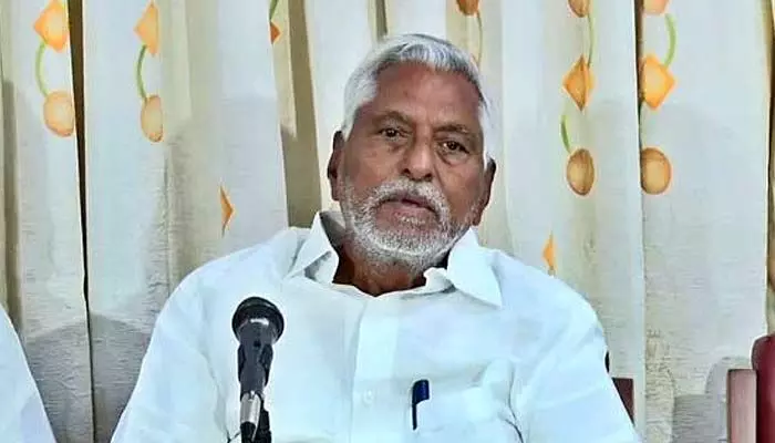 చంద్రబాబు డైరెక్షన్లోనే రేవంత్ పాలన, కాళేశ్వరంపై కుట్రలు: జీవన్ రెడ్డి చంద్రబాబు డైరెక్షన్లోనే రేవంత్ పాలన, కాళేశ్వరంపై కుట్రలు: జీవన్ రెడ్డి