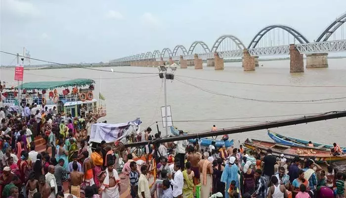 మహా పుష్కరాలకు ముహూర్తం ఫిక్స్.. మంత్రి ఆనం అధికారిక ప్రకటన మహా పుష్కరాలకు ముహూర్తం ఫిక్స్.. మంత్రి ఆనం అధికారిక ప్రకటన