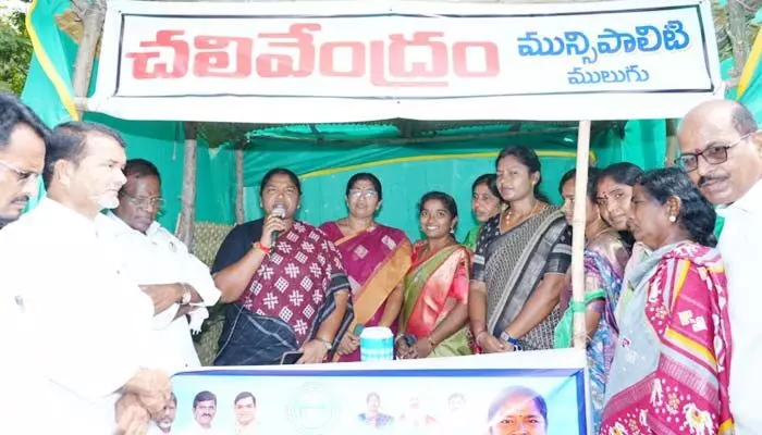 TG: వేసవి వేడి నుంచి ఉపశమనం.. అధికారులకు మంత్రి సీతక్క కీలక ఆదేశాలు TG: వేసవి వేడి నుంచి ఉపశమనం.. అధికారులకు మంత్రి సీతక్క కీలక ఆదేశాలు