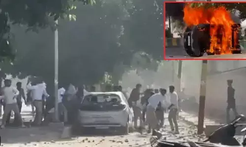 హింసాత్మకంగా మారిన కార్మికుల నిరసన.. వాహనాలకు నిప్పు