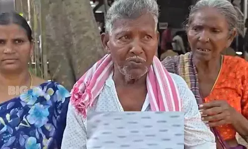 మా భూమిని ఆక్రమించారు.. జోక్యం చేసుకోండి: పవన్‌కు వృద్ధ దంపతుల రిక్వెస్ట్