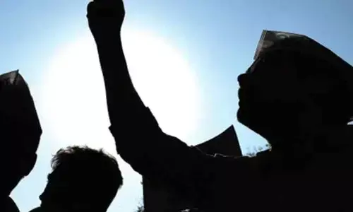 సెటిల్ మెంట్ అడ్డాలుగా ఠాణాలు..!