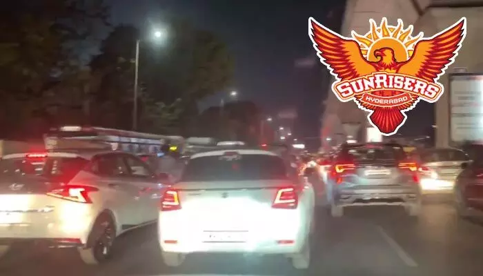 SRH మ్యాచ్ ఎఫెక్ట్.. ఉప్పల్ ప్రాంతంలో భారీ ట్రాఫిక్ జామ్ SRH మ్యాచ్ ఎఫెక్ట్.. ఉప్పల్ ప్రాంతంలో భారీ ట్రాఫిక్ జామ్
