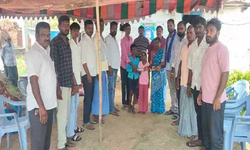 నిరుపేద కుటుంబానికి అండగా గ్రామస్తులు..!