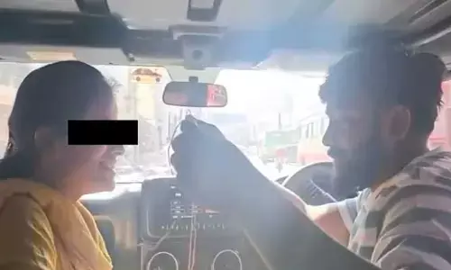 ఏడేళ్ల కొడుకుని వదిలేసి ప్రియుడితో భార్య జంప్.. కారులోనే పెళ్లి