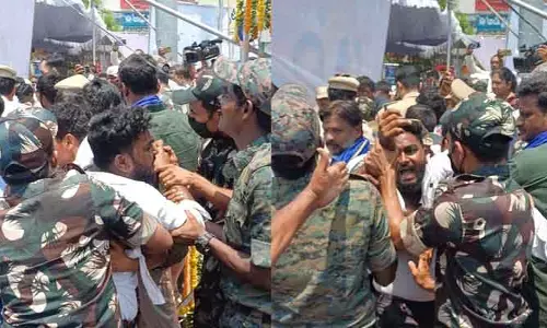 అంబేద్క‌ర్ జ‌యంతి ఉత్స‌వాల్లో ఉద్రిక్త‌త