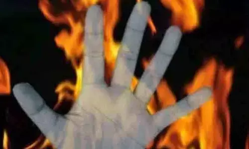 మ‌హిళా ఆత్మ‌హ‌త్యాయ‌త్నం