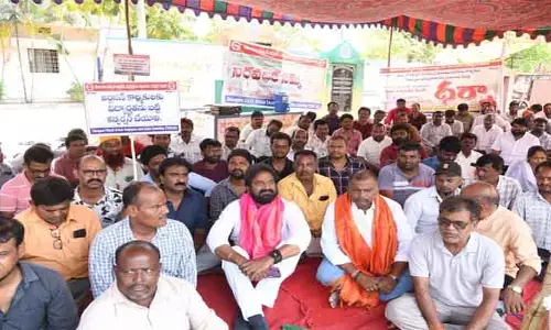 విద్యుత్ ఆర్టిజన్ ల సమస్యలు పరిష్కరించాలి : మాజీమంత్రి శ్రీనివాస్ గౌడ్