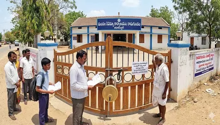రామగుండంలో వింత పరిస్థితి: తహసీల్దార్ ఆఫీస్కు తాళం.. అధికారులంతా ‘లాంగ్ లీవ్’! రామగుండంలో వింత పరిస్థితి: తహసీల్దార్ ఆఫీస్కు తాళం.. అధికారులంతా ‘లాంగ్ లీవ్’!