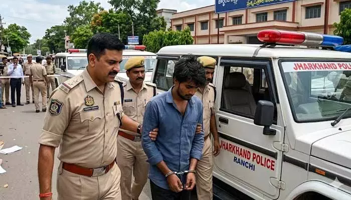 జార్ఖండ్లో ఎక్సైజ్ కానిస్టేబుల్ పేపర్ లీక్.. భారీ కుట్రను ఛేదించిన పోలీసులు జార్ఖండ్లో ఎక్సైజ్ కానిస్టేబుల్ పేపర్ లీక్.. భారీ కుట్రను ఛేదించిన పోలీసులు