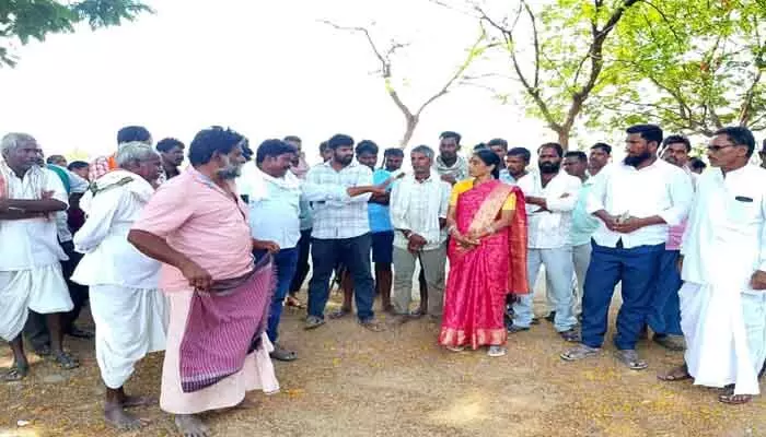 ఉపాధి హామీ కూలీలు ఉదయం వేళల్లో పని చేయాలి ఉపాధి హామీ కూలీలు ఉదయం వేళల్లో పని చేయాలి