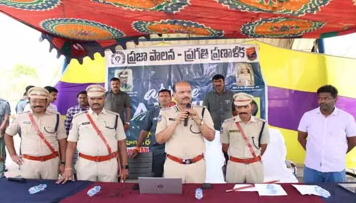 ప్రమాదాలు నివారించాలి.. విలువైన ప్రాణాలను రక్షించాలి ప్రమాదాలు నివారించాలి.. విలువైన ప్రాణాలను రక్షించాలి