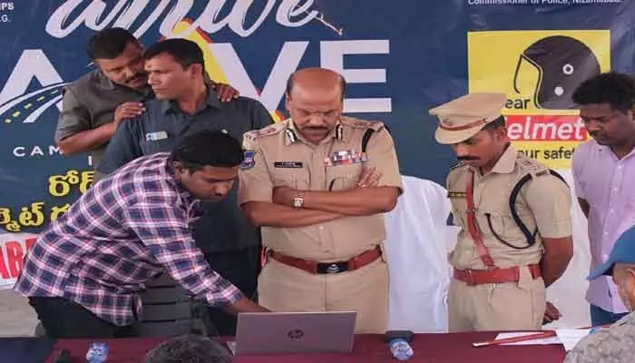 అగ్నిమాపక వారోత్సవాల కరపత్రాల ఆవిష్కరణ అగ్నిమాపక వారోత్సవాల కరపత్రాల ఆవిష్కరణ