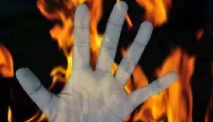మహిళా ఆత్మహత్యాయత్నం మహిళా ఆత్మహత్యాయత్నం