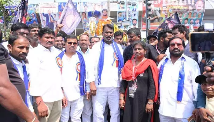 అంబేద్కర్ చరిత్రను పాఠ్యాంశాల్లో చేర్చాలి: మంత్రి లక్ష్మణ్ కుమార్ అంబేద్కర్ చరిత్రను పాఠ్యాంశాల్లో చేర్చాలి: మంత్రి లక్ష్మణ్ కుమార్