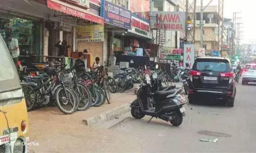 రాజేంద్రనగర్‌లో ఫుట్‌పాత్ ఆక్రమణల జోరు.. అధికారుల నిర్లక్ష్యం.. ట్రాఫిక్ నరకం