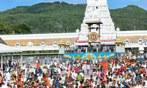 తిరుమలలో కొనసాగుతున్న భక్తుల రద్దీ.. శ్రీవారి సర్వదర్శనానికి 10 గంటల సమయం