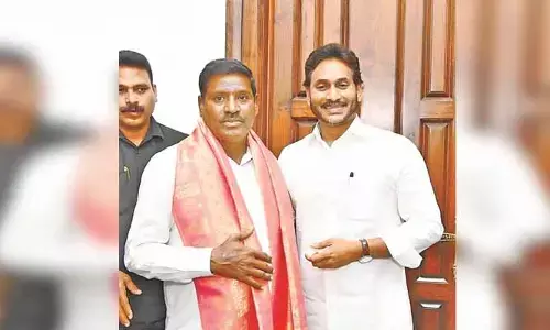 వెల్లంపల్లి శ్రీనివాస్‌ అనుచరుడి కీచకపర్వం.. నగ్న ఫొటోలతో వివాహితపై వేధింపులు