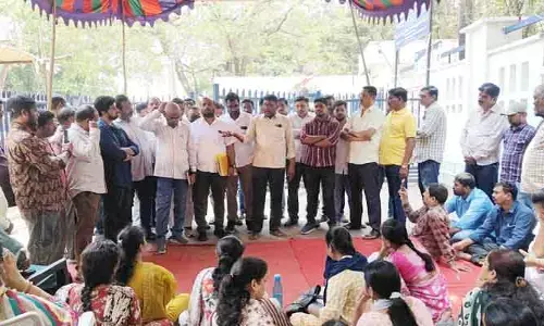 రాష్ట్రంలో 8వ రోజుకు చేరిన విద్యుత్ ఆర్టిజన్ల సమ్మె..