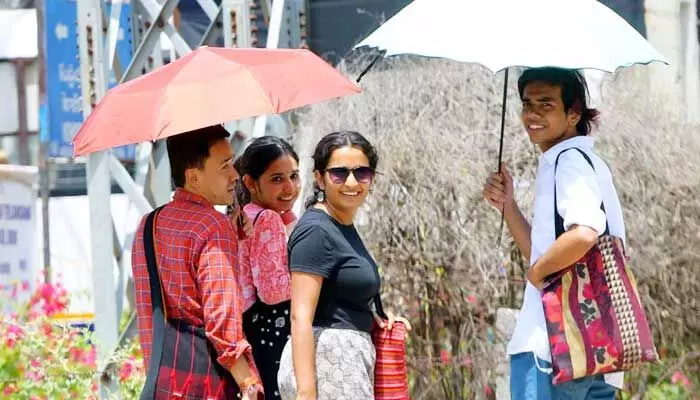 తెలంగాణపై భానుడి ప్రతాపం: నిప్పుల కొలిమిలా రాష్ట్రం! తెలంగాణపై భానుడి ప్రతాపం: నిప్పుల కొలిమిలా రాష్ట్రం!