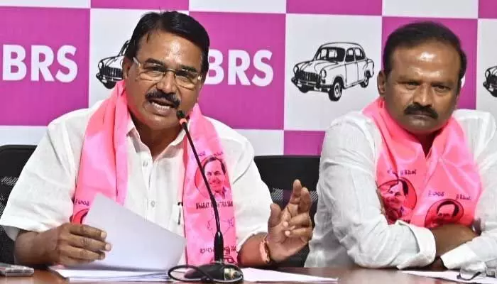 మండుటెండల్లో పాదయాత్రలు చేస్తాం: మాజీ మంత్రి నిరంజన్రెడ్డి మండుటెండల్లో పాదయాత్రలు చేస్తాం: మాజీ మంత్రి నిరంజన్రెడ్డి