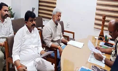 పోలీసులను ఆశ్రయించిన వల్లభనేని వంశీ..ఆ ఛానెళ్లకు లీగల్ నోటీసులు..?