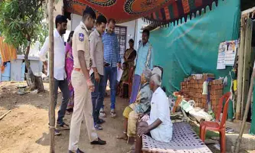 గీసుగొండలో చైన్ స్నాచర్ కలకలం