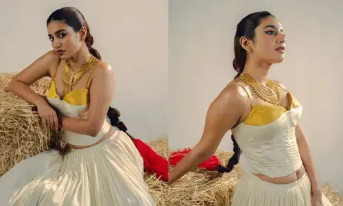 కిల్లింగ్ ఎక్స్‌ప్రెషన్స్‌తో కట్టిపడేస్తున్న ప్రియా ప్రకాష్
