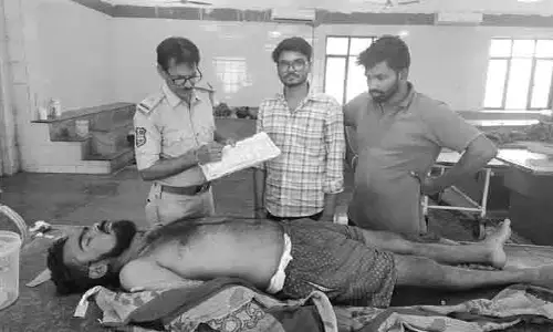 ప్రేమించి పెళ్లి చేసుకున్న అమ్మాయి వెళ్లిపోయిందని.. మనస్తాపంతో పురుగుల మందు తాగిన యువకుడు