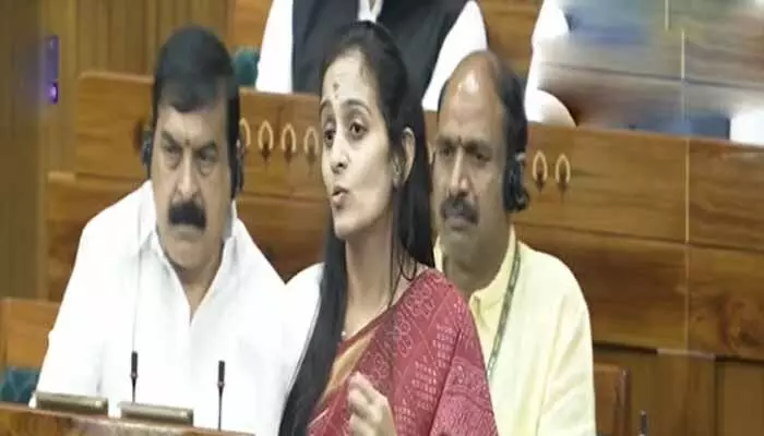 మహిళా రిజర్వేషన్లపై లోక్ సభ వేదికగా ఎంపీ శబరి కీలక వ్యాఖ్యలు మహిళా రిజర్వేషన్లపై లోక్ సభ వేదికగా ఎంపీ శబరి కీలక వ్యాఖ్యలు