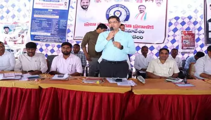 ప్రభుత్వం అందిస్తున్న సేవలను సద్వినియోగం చేసుకోవాలి : కలెక్టర్ ఆశిష్ సాంగ్వాన్ ప్రభుత్వం అందిస్తున్న సేవలను సద్వినియోగం చేసుకోవాలి : కలెక్టర్ ఆశిష్ సాంగ్వాన్