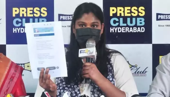 బీఫ్ తినమన్నారు.. ఖురాన్ చదవమని ఒత్తిడి తెచ్చారు.. లవ్ జిహాద్ బాధితురాలు ఆవేదన బీఫ్ తినమన్నారు.. ఖురాన్ చదవమని ఒత్తిడి తెచ్చారు.. లవ్ జిహాద్ బాధితురాలు ఆవేదన