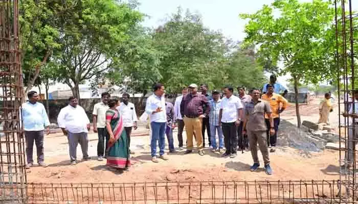 ప్రీ-ప్రైమరీ నుంచి ఇంటర్ వరకు ఒకే చోట విద్య : కలెక్టర్ బాదావత్ సంతోష్ ప్రీ-ప్రైమరీ నుంచి ఇంటర్ వరకు ఒకే చోట విద్య : కలెక్టర్ బాదావత్ సంతోష్