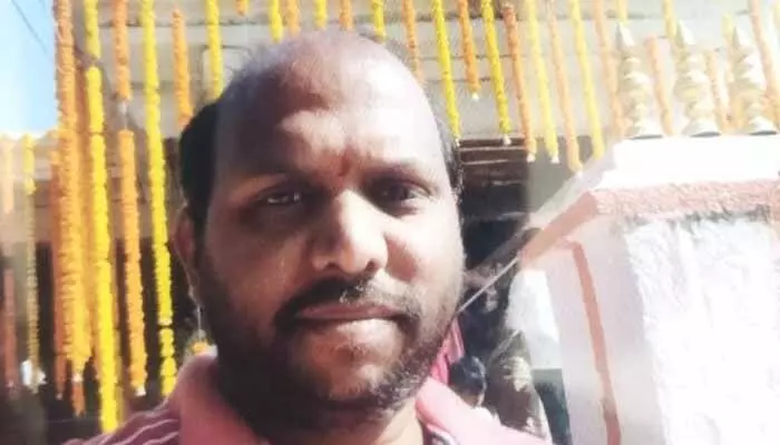 కామినేని ఆస్పత్రిలో సర్జరీ చేస్తుండగా.. ‘నారాయణ’ ఉద్యోగి మృతి కామినేని ఆస్పత్రిలో సర్జరీ చేస్తుండగా.. ‘నారాయణ’ ఉద్యోగి మృతి