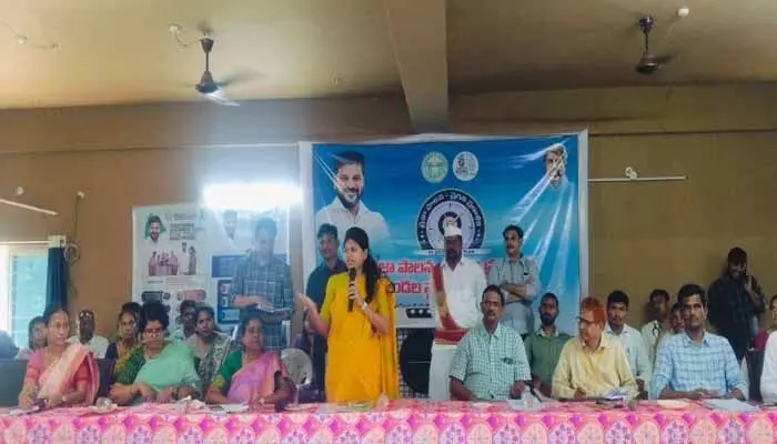 ఇందిరమ్మ ఇళ్లలో అవినీతికి పాల్పడితే సస్పెండే..! ఇందిరమ్మ ఇళ్లలో అవినీతికి పాల్పడితే సస్పెండే..!