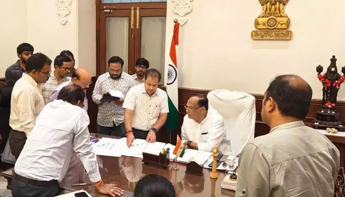 పార్లమెంట్ మాదిరిగా అసెంబ్లీలో సెంట్రల్ హాల్: గుత్తా కీలక ఆదేశాలు.. పార్లమెంట్ మాదిరిగా అసెంబ్లీలో సెంట్రల్ హాల్: గుత్తా కీలక ఆదేశాలు..