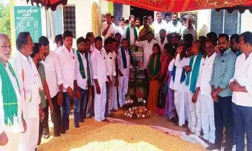 మల్లాపూర్‌లో మక్క రాజకీయం : కాంగ్రెస్ వర్సెస్ బీఆర్ఎస్ ఆధిపత్య పోరు!