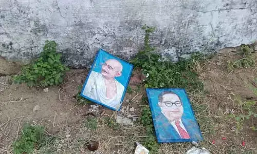 మహాత్మా గాంధీ, అంబేద్కర్ చిత్ర పటాలకు అవమానం