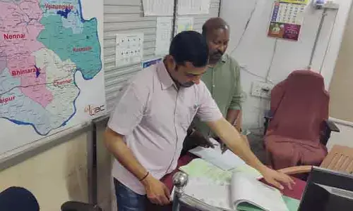 సబ్ రిజిస్ట్రార్ కార్యాలయంలో విజిలెన్స్ అధికారుల సోదాలు