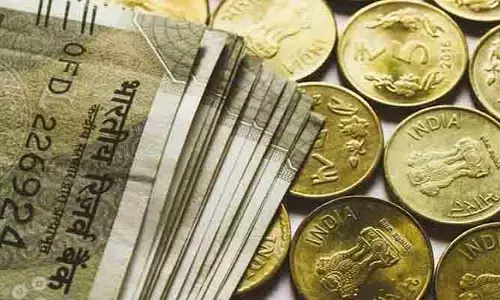 డాలర్‌పై రూపాయి పైచేయి: ఆర్‌బీఐ కీలక నిర్ణయంతో పెరిగిన విలువ