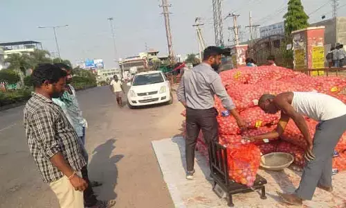 భారీగా పడిపోయిన ఉల్లి ధరలు