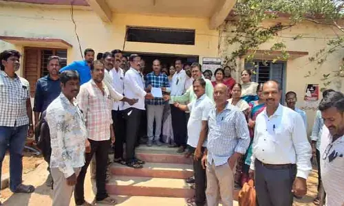 ఉద్యోగుల సమస్యల సాధనకు పోరాటమే శరణ్యం